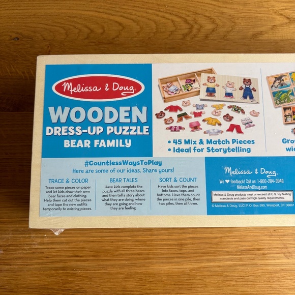 NEW, Melissa & Doug, Wooden Bear Family Dress-up Puzzle (Age 3+) - Picture 2 of 8